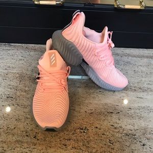 NWOT Adidas Alphabounce instinct
